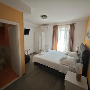 Nirvana Rooms&apartments 3* Split