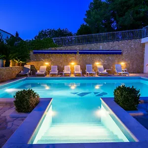 Boutique Paula 3* Okrug Gornji